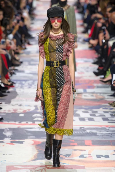 Look 50